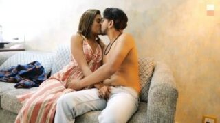 அண்ணியை ஹோட்டல் சோபாவில் படுக்கப்போட்டு கொழுந்தன் செக்ஸ்